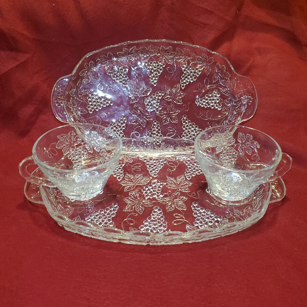 Set of 2 Vintage Anchor Hocking Grape Vine Snack Plates & Punch Cups